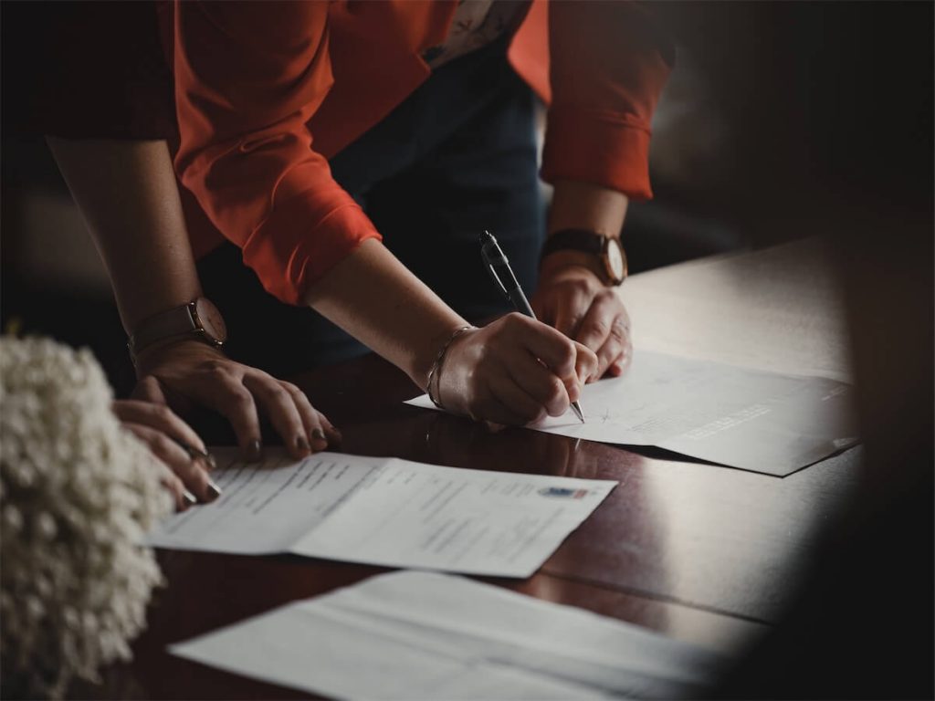  Person signing bankruptcy document